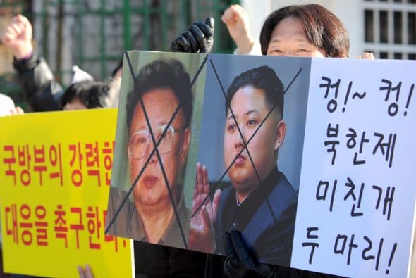 KIM JONG IL.-Es un político y militar norcoreano. Se le ha considerado como un dictador estalinista. Se le acusa de diversas violaciones a los derechos humanos.