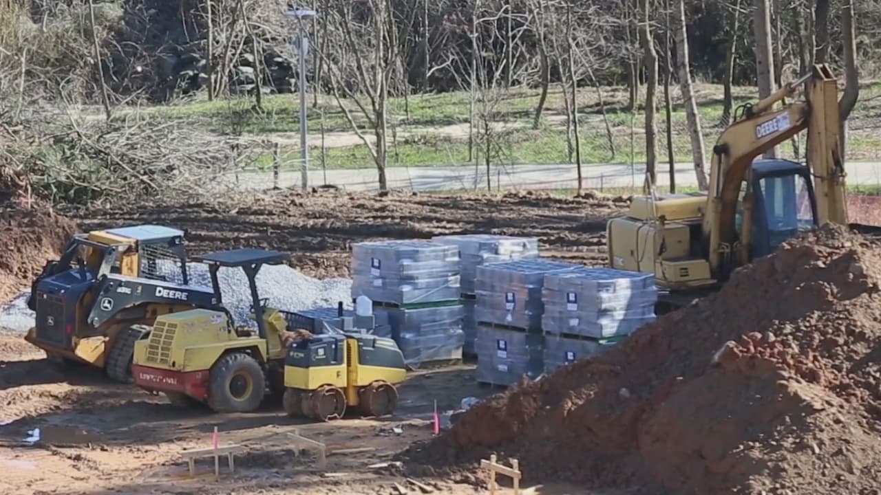 Identifican al hombre hallado muerto por trabajadores de la construcción en Brookhaven