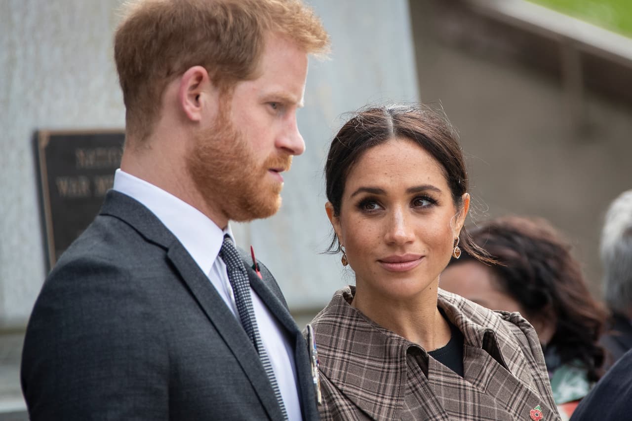 Esto significaría que el bebé de Meghan y Harry no sería príncipe ni princesa, de acuerdo a la declaración de una fuente cercana a la pareja que dicho periódico cita.
<br>