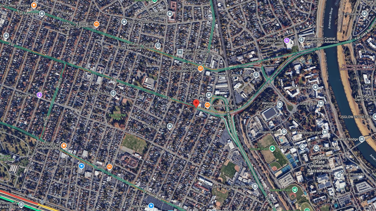 <b>56th St y J St:</b> Esta intersección en el este de Sacramento es otro punto crítico con varios incidentes reportados.