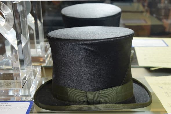 ¿Crees prudente pagar hasta $1,200 por un sombrero? Quizá no, pero ese era el precio que se pedía por la prenda que llevó Madonna en los MTV Video Music Awards de 2003.