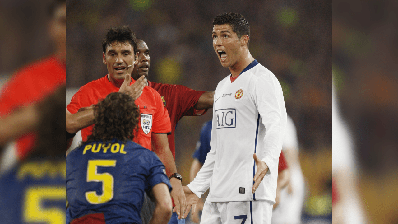 <b>Cristiano, desesperado</b>
<br>- Nada le salió al portugués aquella noche
<br>- ¿Habrá aprendido el luso cómo saltar ante el gran gesto técnico de Messi?
<br>- Cristiano siempre se ha caracterizado por ser un formidable rematador de cabeza.