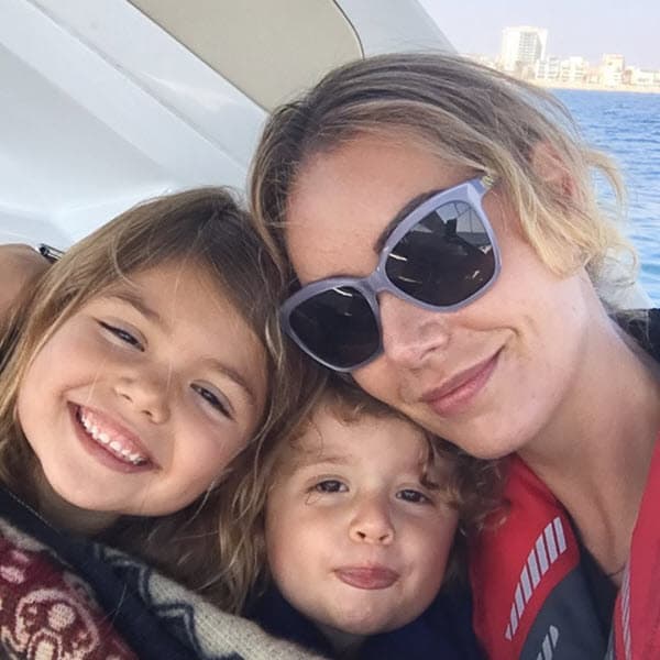 La modelo se ha convertido en una mamá muy cariñosa y así lo demuestra en sus redes sociales, donde comparte tiernos momentos en familia con sus seguidores.