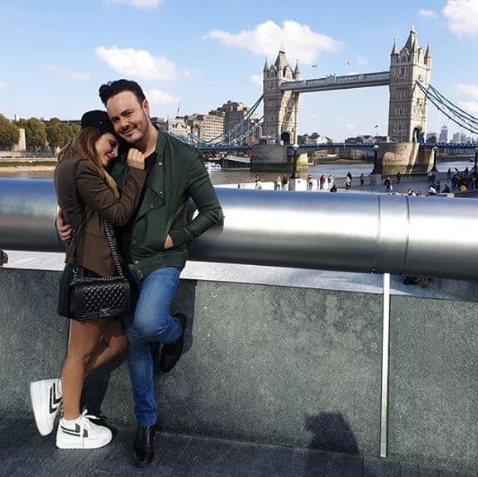 A finales de febrero, la relación entre los famosos 
<b>llegó a su fin</b>. Una publicación de farándula expuso que el romance concluyó supuestamente 
<b>a causa de una infidelidad</b> cometida por José Luis.