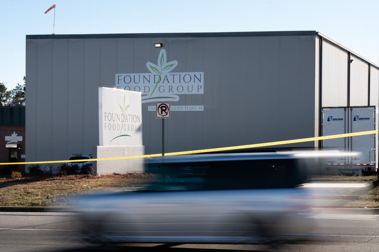 <a href="https://www.gainesville.org/police-department" target="_blank">Según el Departamento de Policía de Gainesville</a>, el edificio de Prime Pak Foods estaba "creando una situación HAZMAT (hazardous materials) o derrame de materiales peligrosos a gran escala.