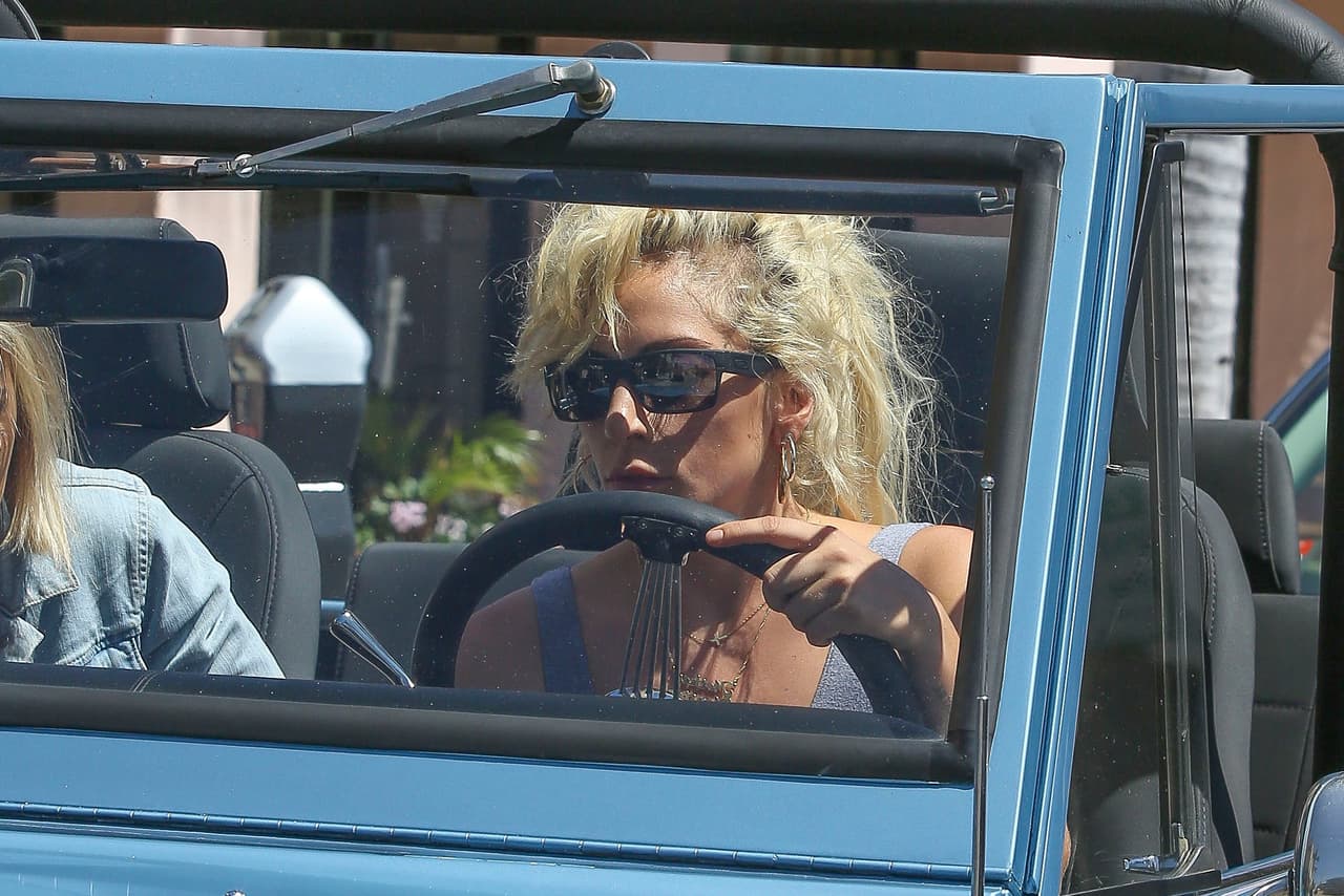 Y aunque lleve un look ordinario, siempre será 'the one and only' Lady Gaga.