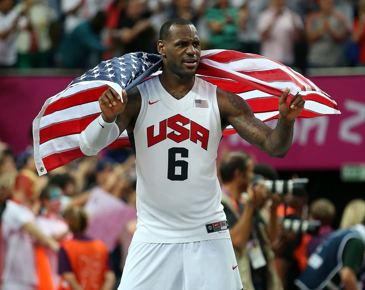 LeBron James es incluido en la lista preliminar para Tokio