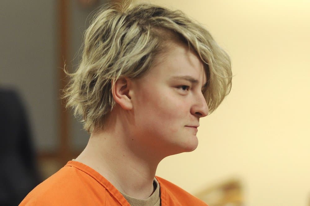 Denali Brehmer, de 22 años, en una imagen de archivo durante una audiencia por el asesinato de Cynthia Hoffman, ocurrido en junio de 2019.