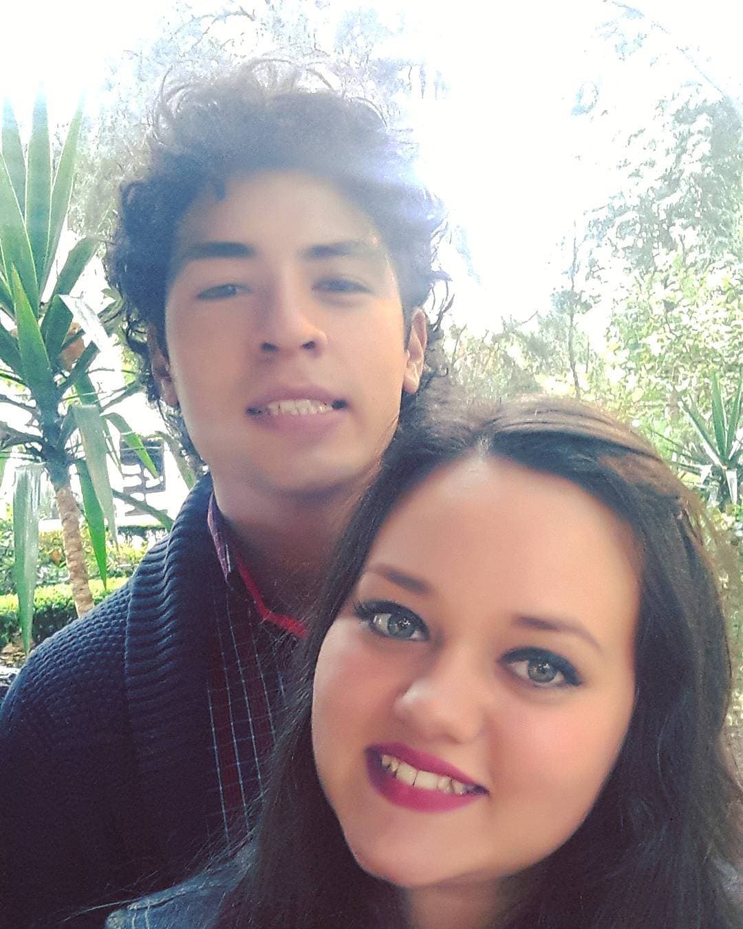 Miguel Ángel siempre aparece muy sonriente a ella, dejando ver que Andrea lo hace totalmente feliz y que mantienen un romance muy sólido.