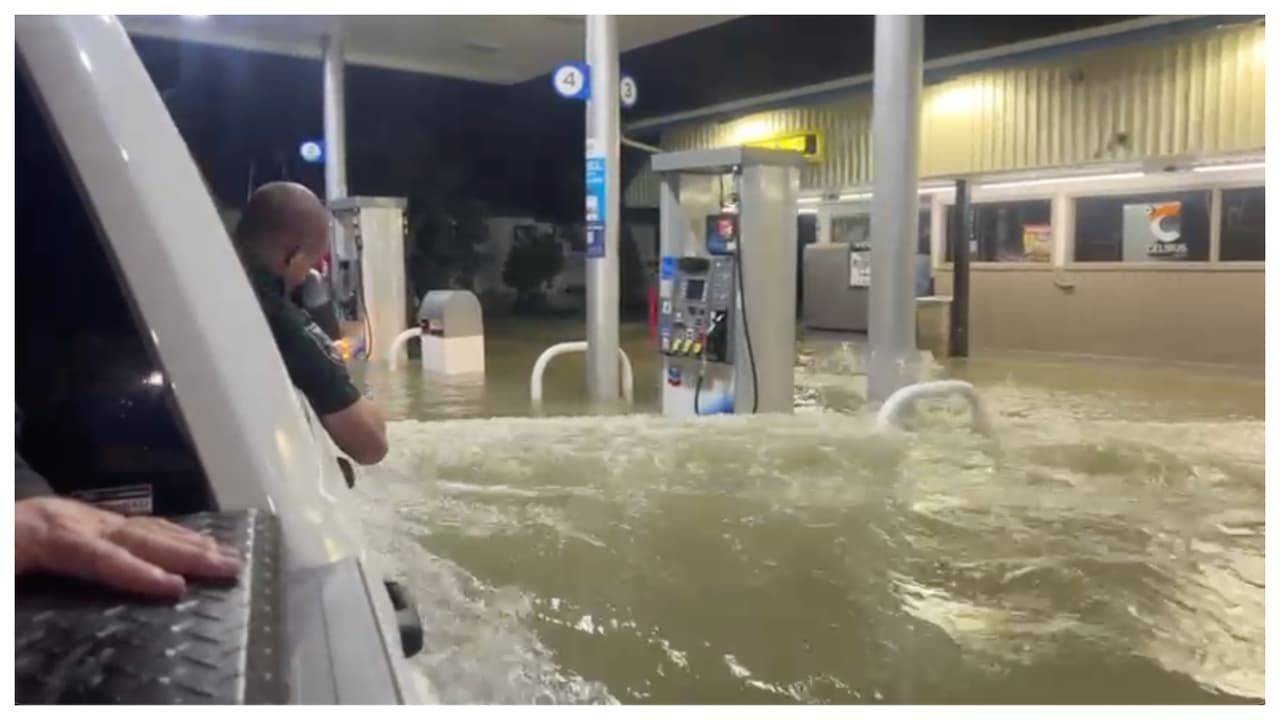 Equipo de Noticias 23 es rescatado en medio del impacto del huracán Helene en Fort Myers