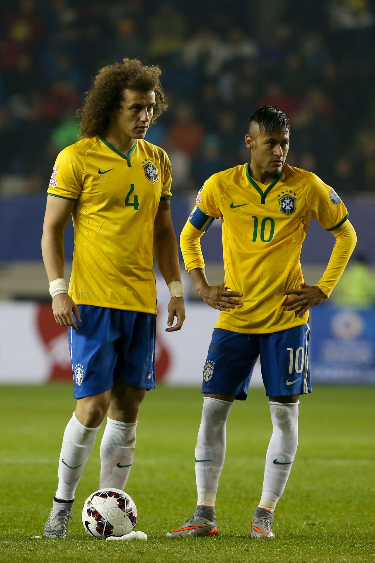 Neymar y David Luiz se pierden el juego ante Paraguay por suspensión