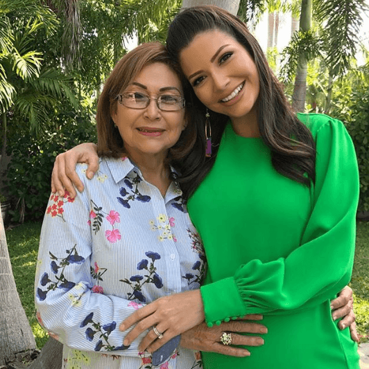 "Te espero para el baby shower y para el nacimiento del bebé. Mami, sabes que te amo mucho y que quisiera estar con ustedes", dijo Ana Patricia a su mamá Alicia durante el show.