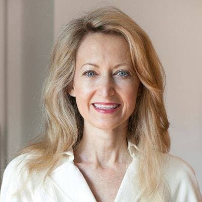 <a href="https://www.univision.com/local/dallas-kuvn/seguridad-infraestructura-y-educacion-esta-es-la-plataforma-politica-de-lynn-mcbee-por-la-alcaldia-de-dallas-video">Lynn McBee</a>, 50 años, director general de Young Women’s Preparatory Network