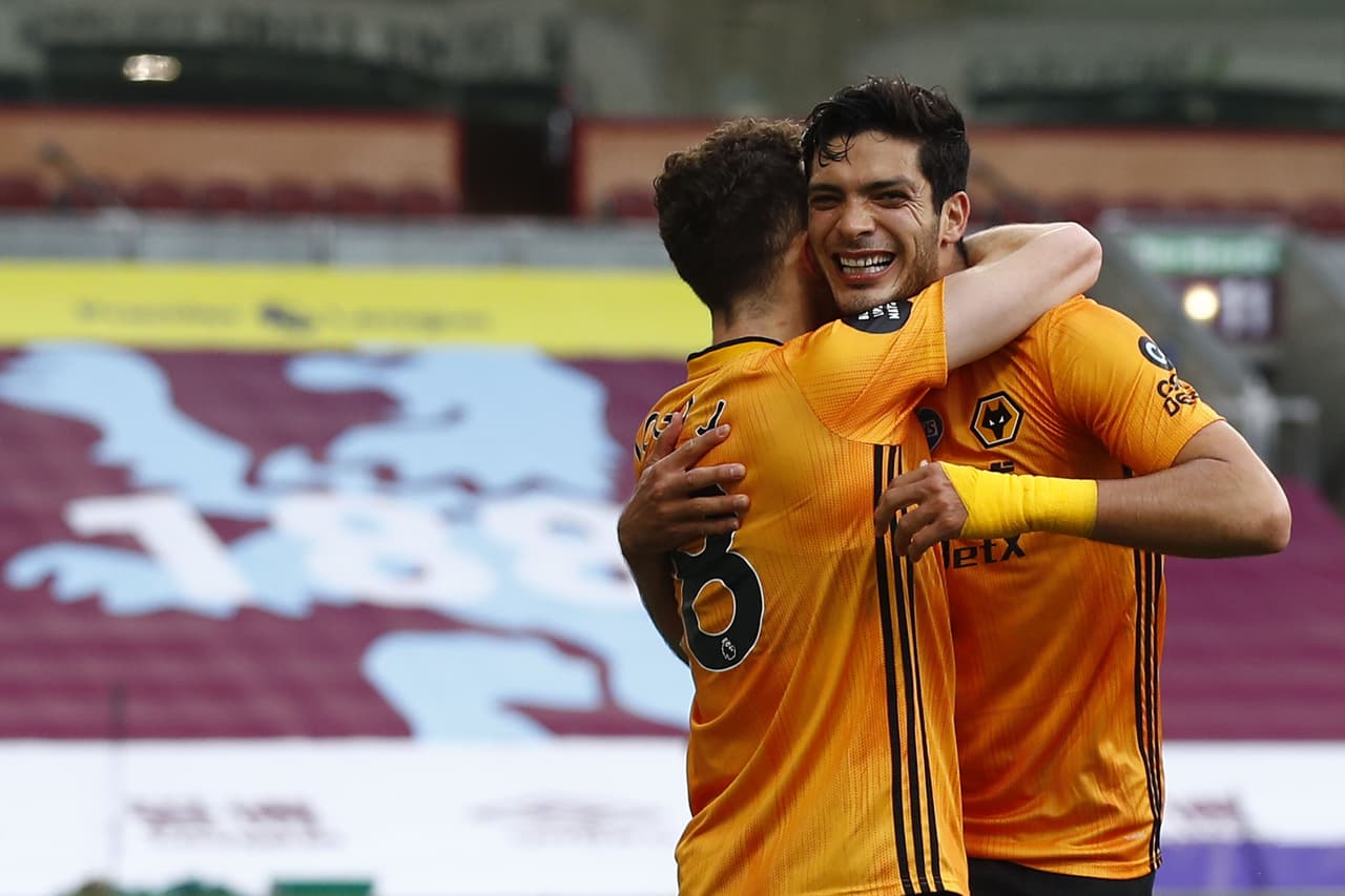 Gol de Raúl Jiménez, nominado a lo mejor del mes en la Premier League