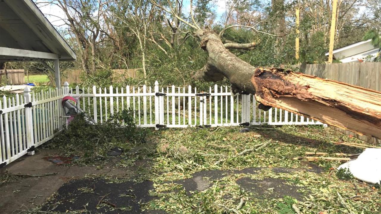 La Cruz Roja Americana está pidiendo más voluntarios así como artículos de primera necesidad. Para más información puede 
<a href="https://www.redcross.org/cruz-roja/voluntarios.html" target="_blank">ingresar aquí, para conocer los detalles.</a>