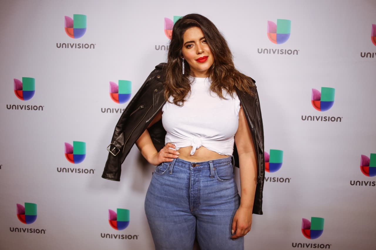 Con toda la seguridad y una sonrisa, la modelo plus size llega al show para demostrar que las mujeres "gorditas" saben bailar muy bien.