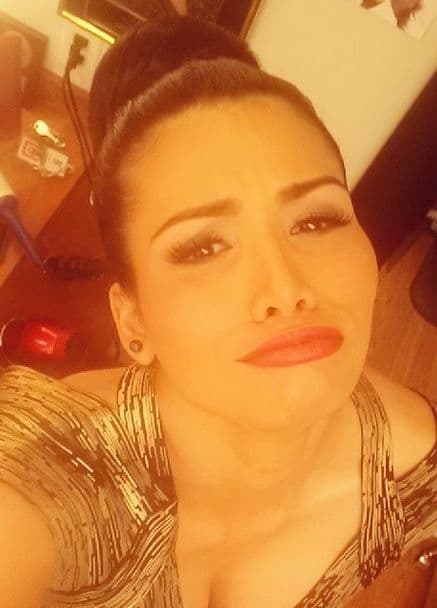 Sufriendo por la derrota del Barcelona ante su acérrimo rival, Real Madrid