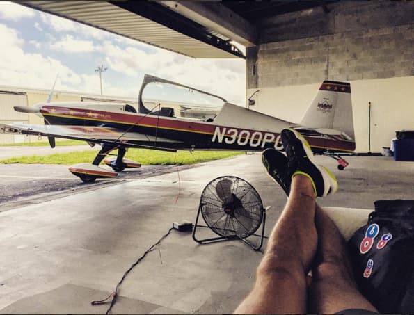 Una de sus más grandes pasiones es la aviación.