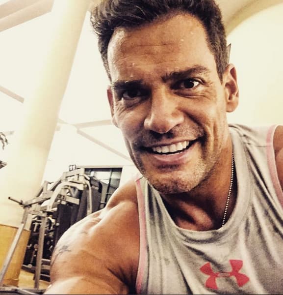 Pero también le gusta ir al gimnasio para tonificar sus músculos.