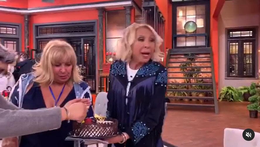 "Se le quiere", dijo, "
<b><a href="https://www.univision.com/shows/despierta-america/malas-noticias-para-laura-bozzo-raul-gonzalez-da-detalles-de-la-orden-de-arresto-contra-la-abogada-peruana-video" target="_blank">a nadie se le desea eso</a></b> y menos a alguien cercano y que uno quiere". 
<br>