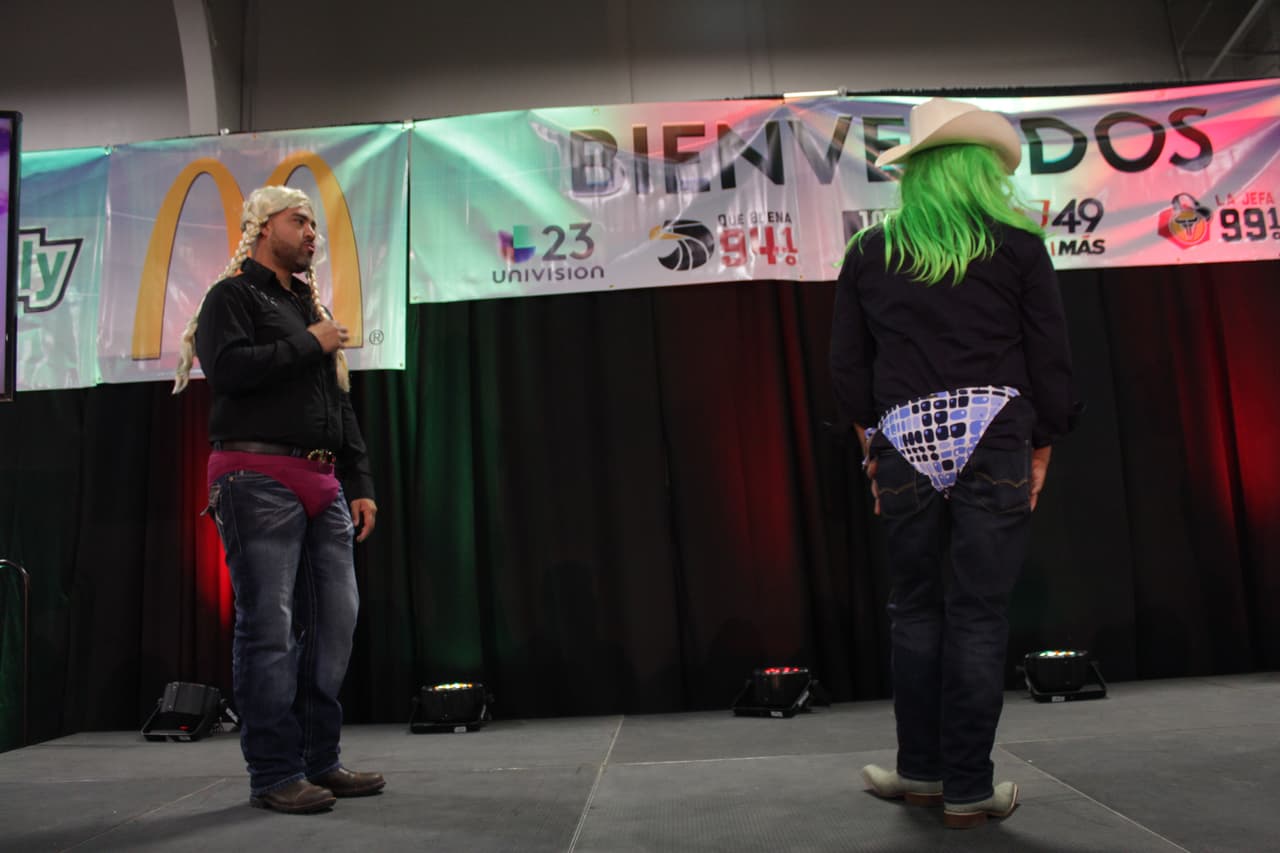 Armaron tremendo relajo bailando, abriendo sus petacas y mucho más!