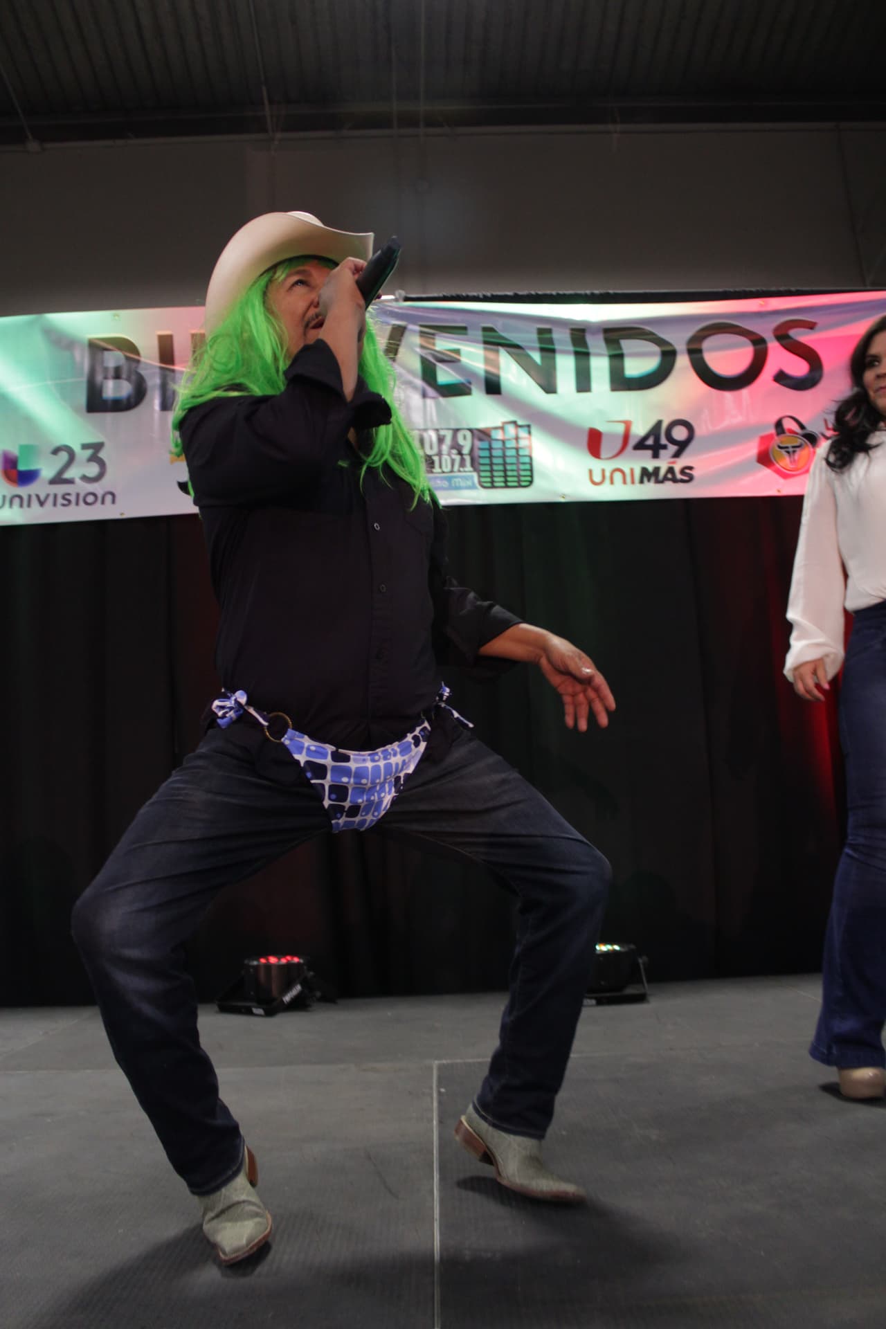 Armaron tremendo relajo bailando, abriendo sus petacas y mucho más!