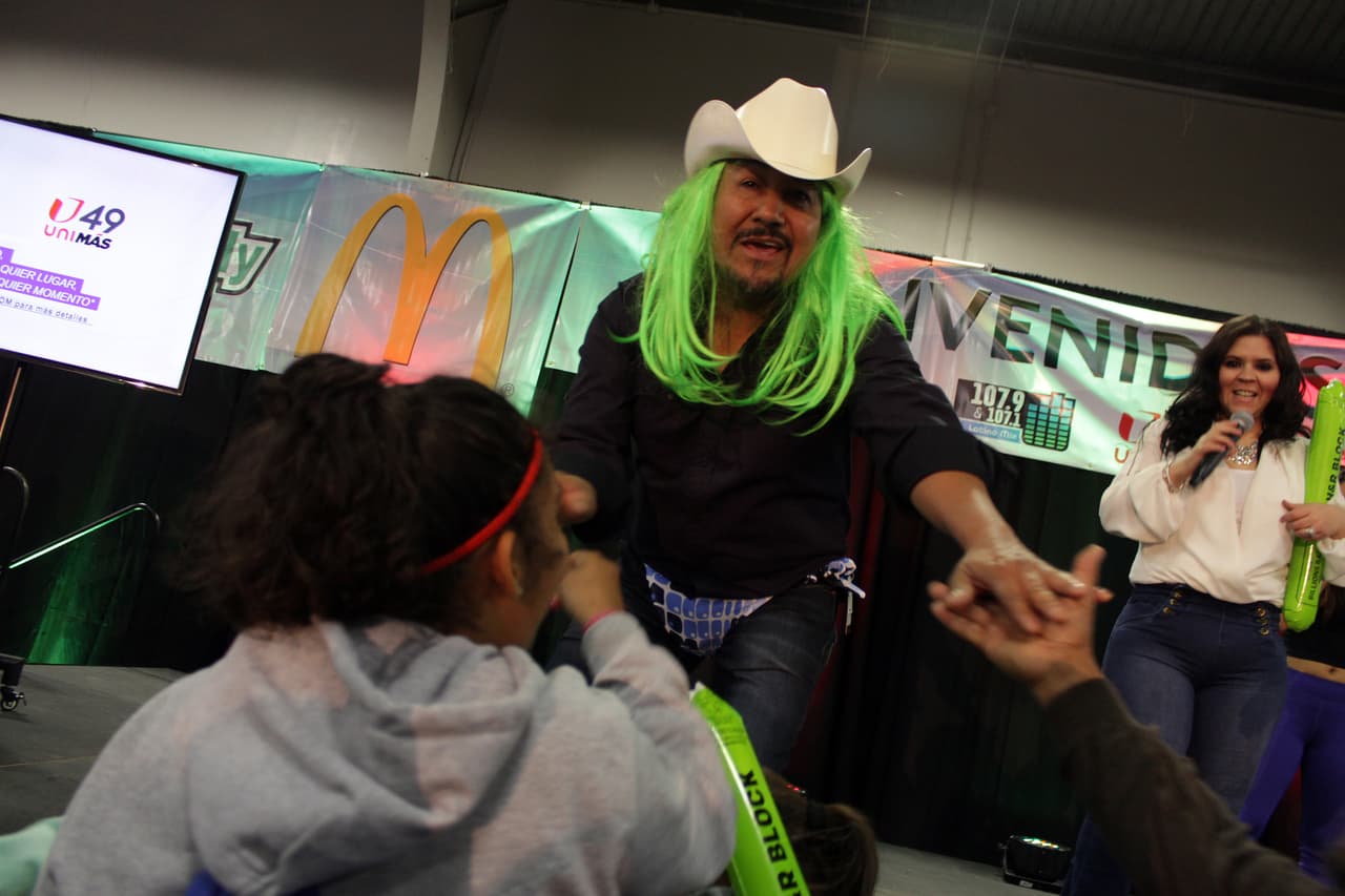 Armaron tremendo relajo bailando, abriendo sus petacas y mucho más!