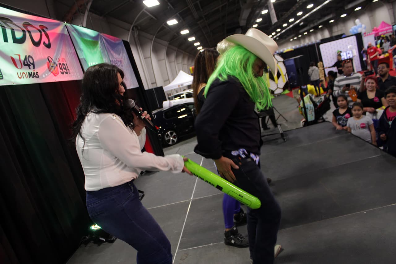 Armaron tremendo relajo bailando, abriendo sus petacas y mucho más!