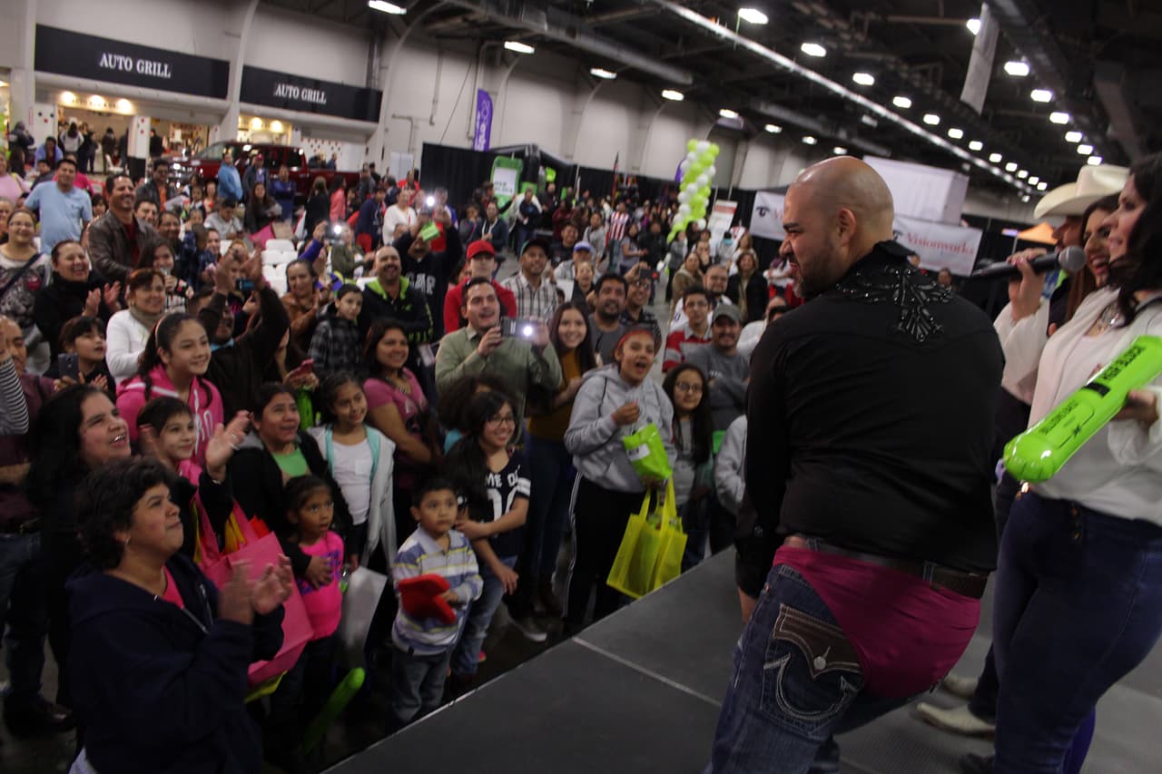 Armaron tremendo relajo bailando, abriendo sus petacas y mucho más!