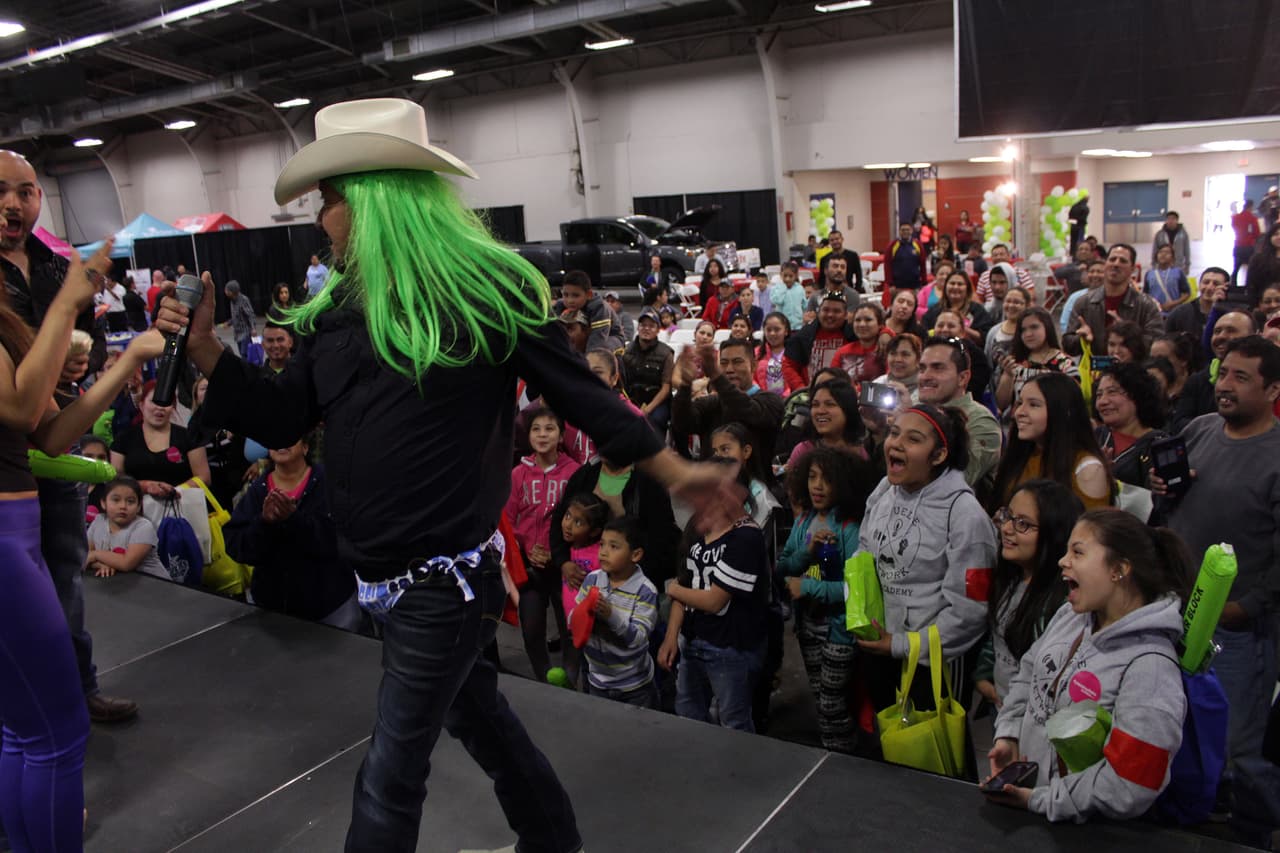 Armaron tremendo relajo bailando, abriendo sus petacas y mucho más!
