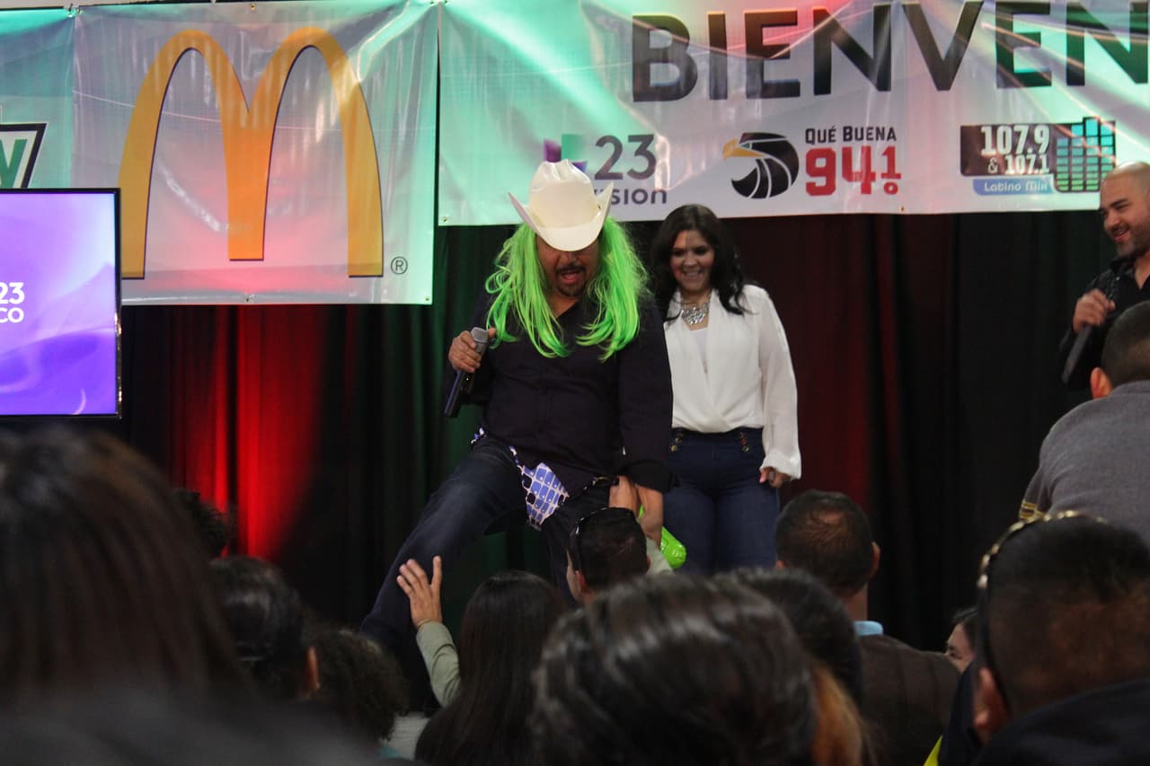 Armaron tremendo relajo bailando, abriendo sus petacas y mucho más!