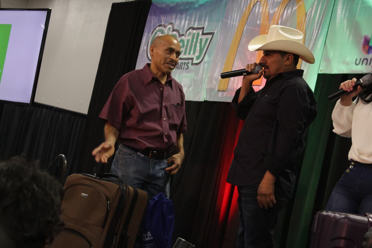 Armaron tremendo relajo bailando, abriendo sus petacas y mucho más!