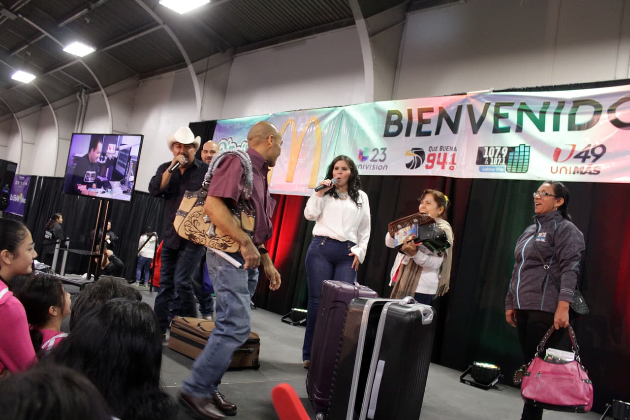 Armaron tremendo relajo bailando, abriendo sus petacas y mucho más!