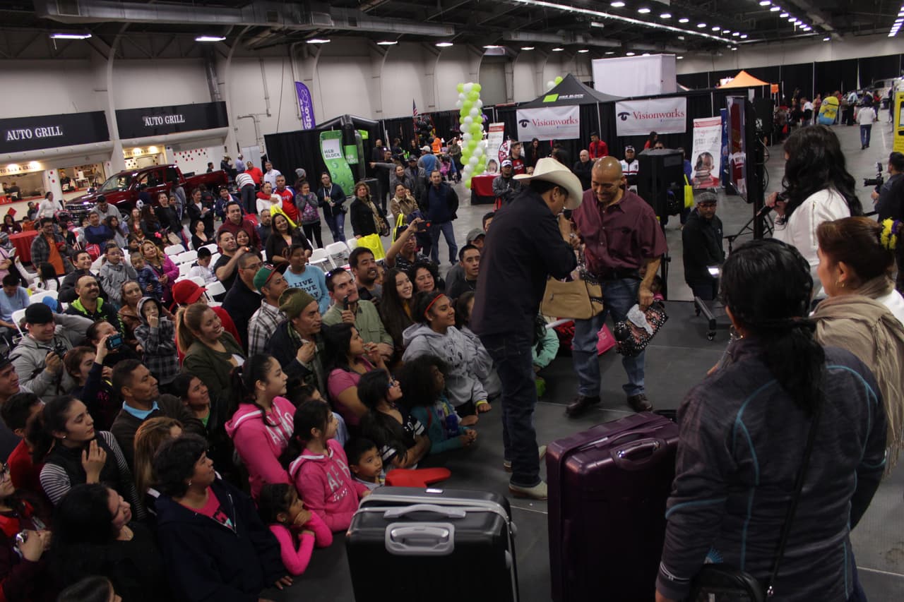 Armaron tremendo relajo bailando, abriendo sus petacas y mucho más!