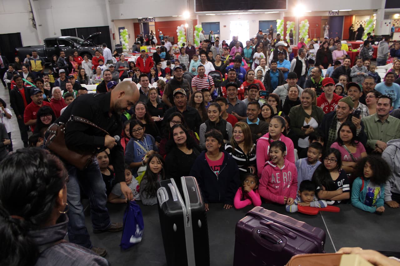 Armaron tremendo relajo bailando, abriendo sus petacas y mucho más!
