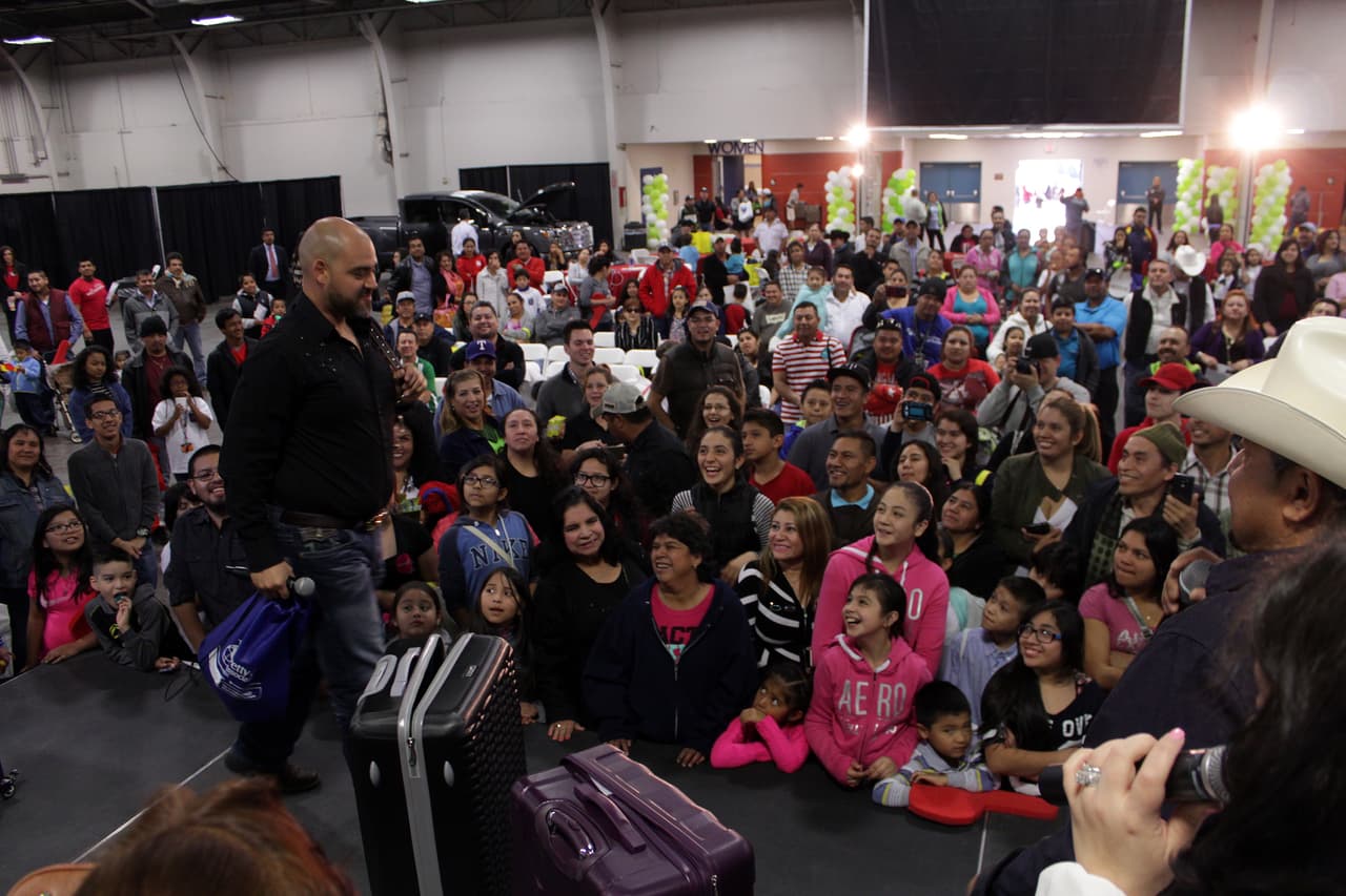 Armaron tremendo relajo bailando, abriendo sus petacas y mucho más!