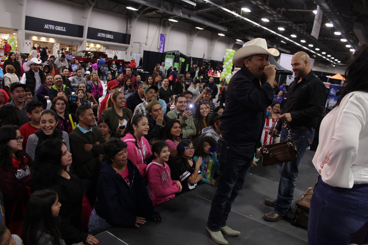 Armaron tremendo relajo bailando, abriendo sus petacas y mucho más!