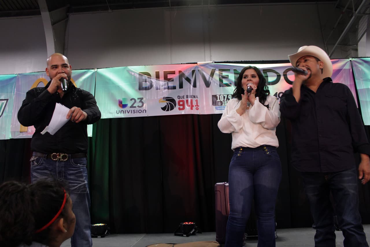 Armaron tremendo relajo bailando, abriendo sus petacas y mucho más!