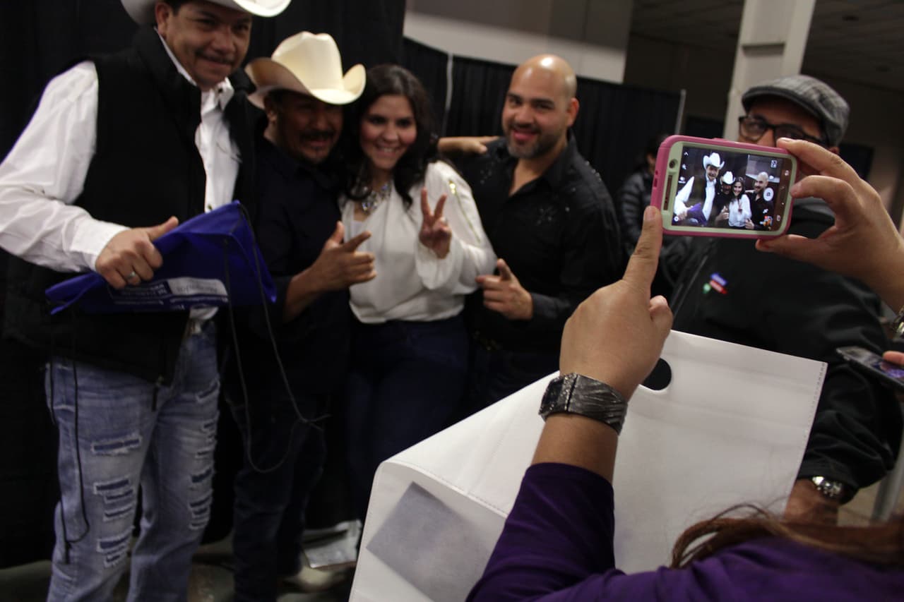 Armaron tremendo relajo bailando, abriendo sus petacas y mucho más!