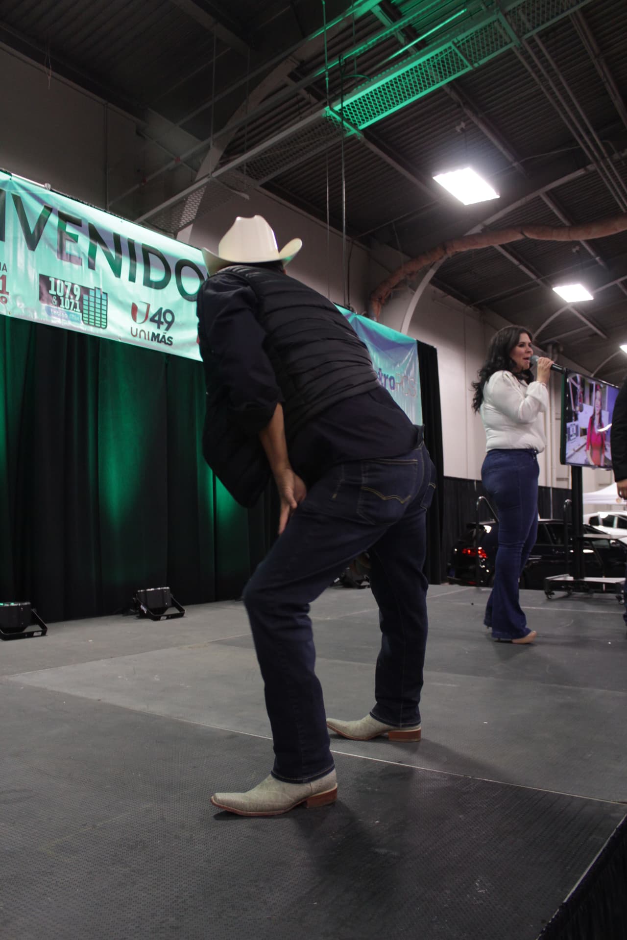 Armaron tremendo relajo bailando, abriendo sus petacas y mucho más!