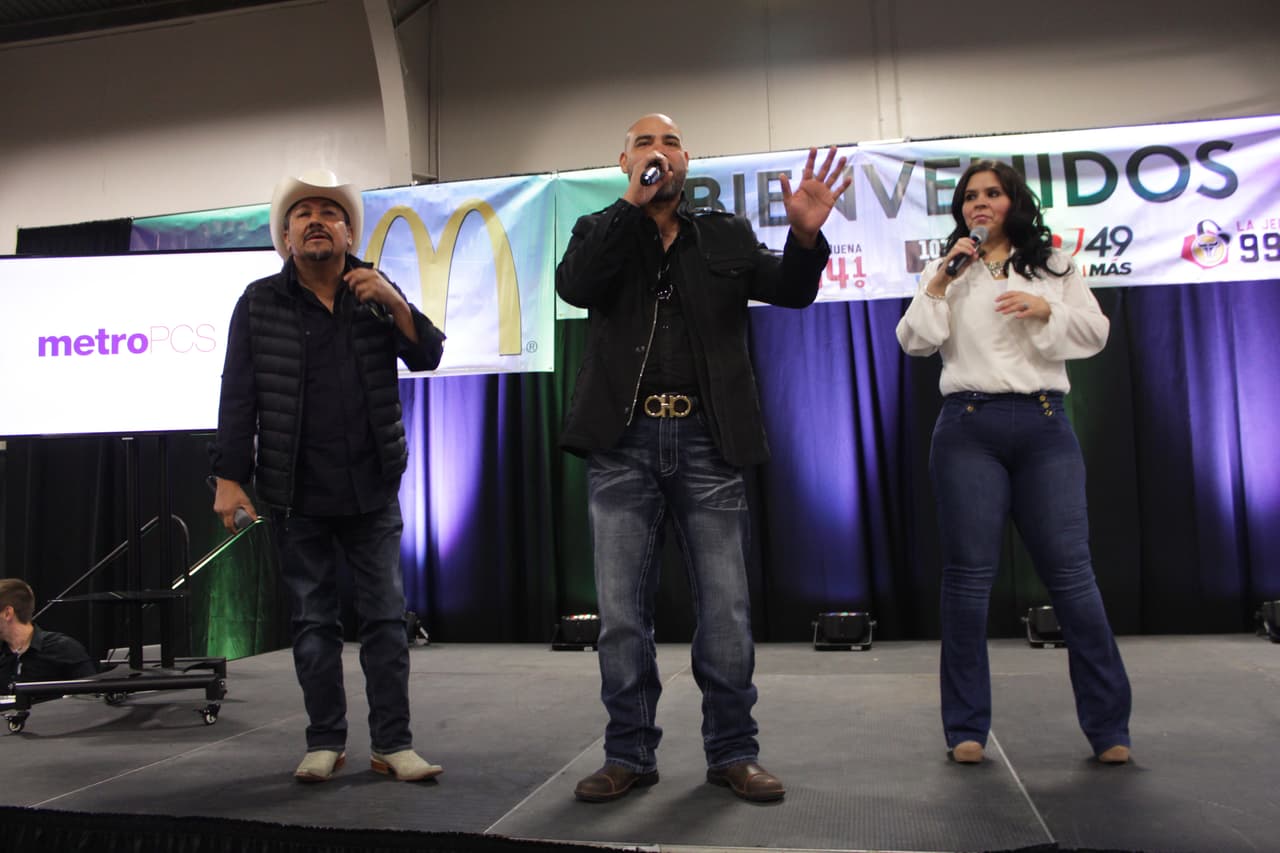 Armaron tremendo relajo bailando, abriendo sus petacas y mucho más!