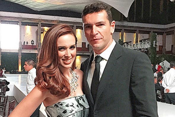 En el 2010 cuando 
<b><a href="http://www.univision.com/temas/jacqueline-bracamontes">Jacqueline</a></b> confirmó su noviazgo con Martín Fuentes ante la prensa.