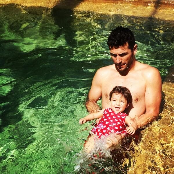 El amor en su hogar es la causa de su felicidad, sin duda.