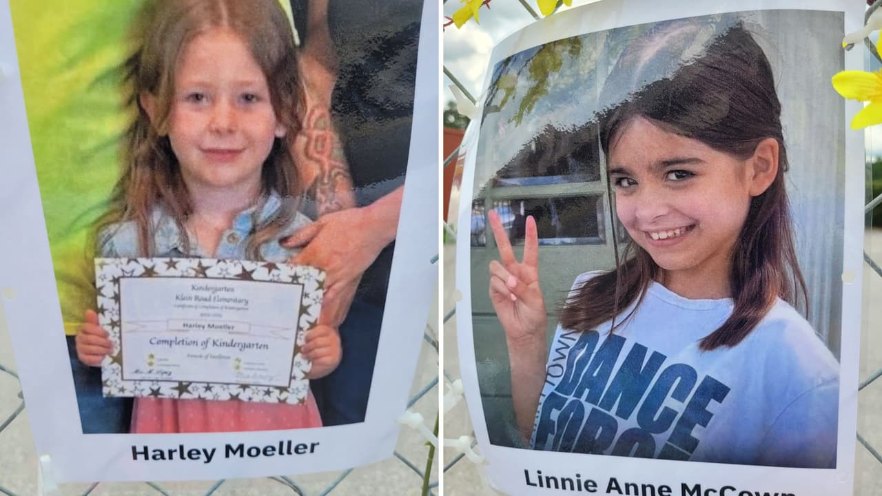Las fotos de la mayoría de las niñas que fueron víctimas de la 
<b><a href="https://www.univision.com/local/san-antonio-kwex/camp-mystic-27-muertes-quedan-ninas-desaparecidas-rio-guadalupe-texas-fotos" target="_blank">inundación en el campamento cristiano Camp Mystic</a></b>, también fueron colocadas en el memorial.