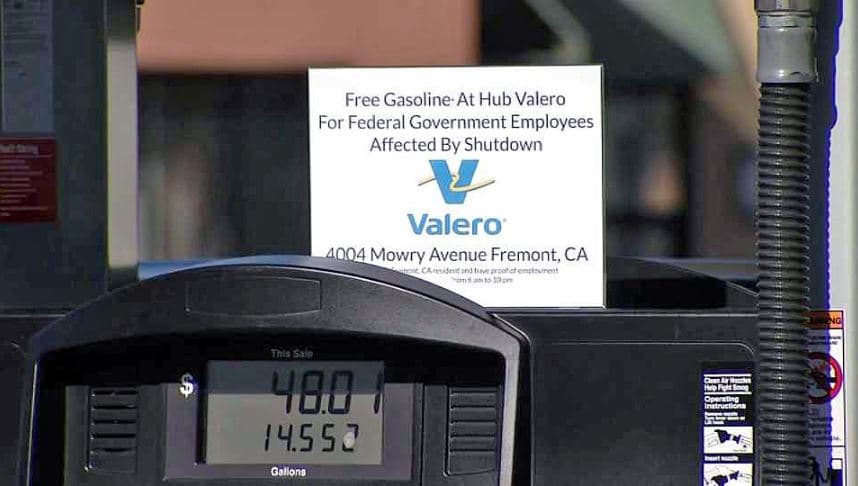 Estación de la Bahía ofrece gasolina gratis para empleados del gobierno federal