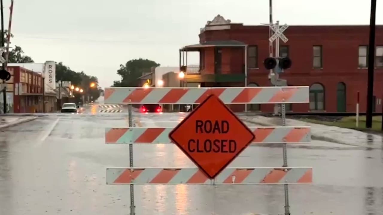 Vías cerradas e inundaciones en Sabinal por fuertes lluvias: imágenes de la emergencia