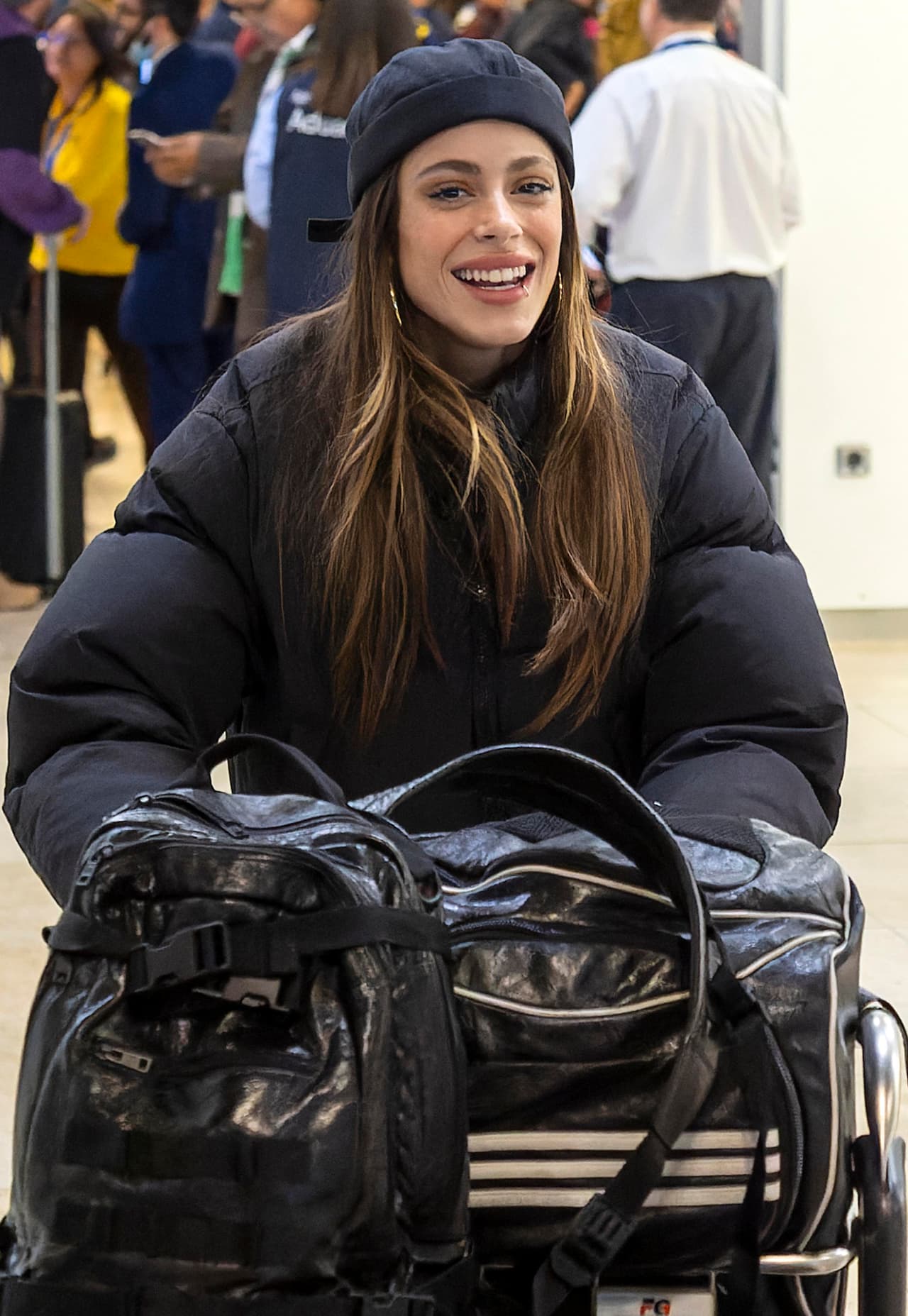 Este 27 de diciembre, la cantante argentina se dejó ver muy feliz y enamorada de su novio a su llegada a Madrid.