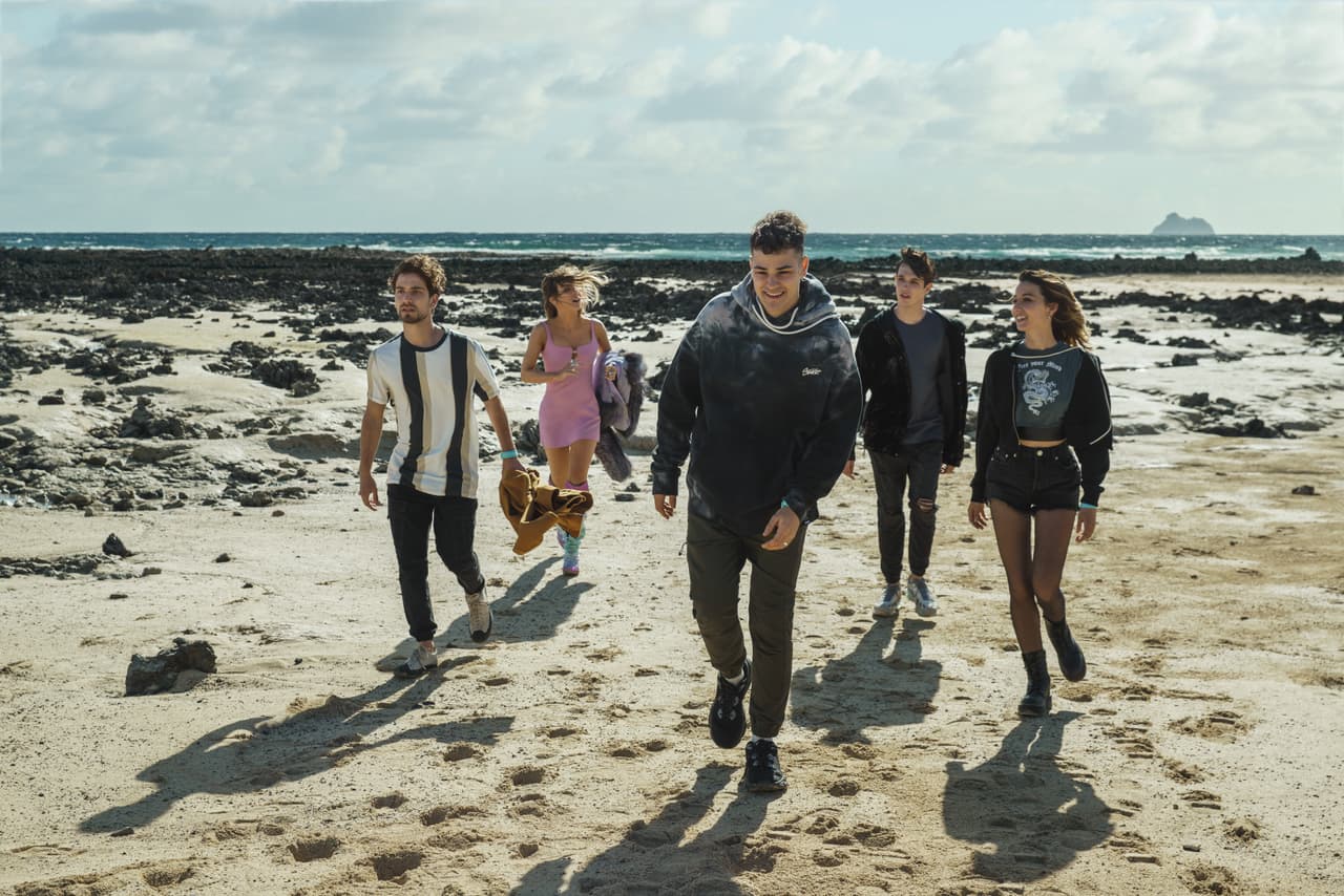 El elenco de 
<a href="https://www.univision.com/entretenimiento/cine-y-series/bienvenidos-a-eden-donde-esta-isla-serie-netflix">‘Bienvenidos a Edén’</a> está robando la atención de muchos tras el estreno de la serie el 6 de mayo de 2022.