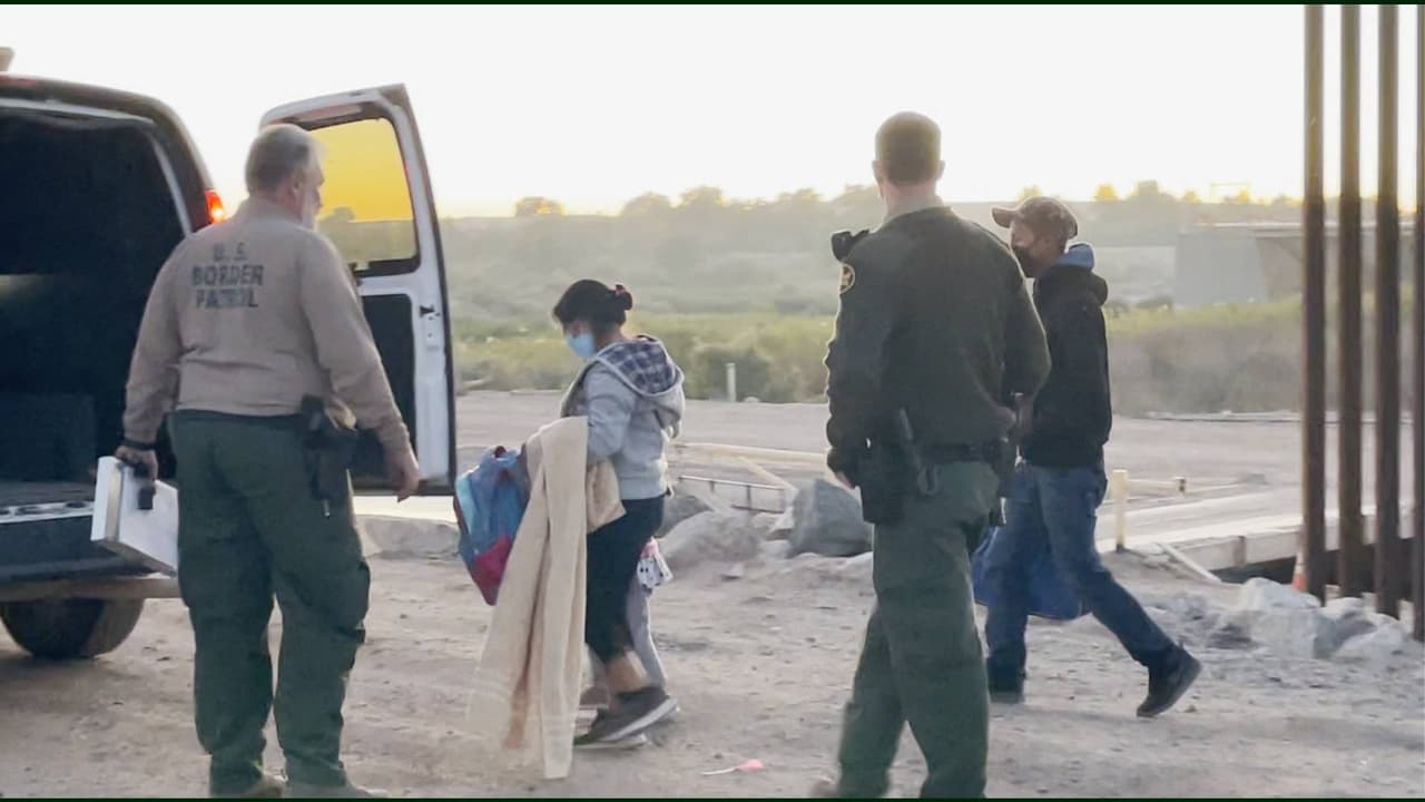 Ante la noticia de que el presidente 
<a href="https://www.univision.com/temas/joe-biden">Joe Biden</a> cambió 
<a href="https://www.univision.com/temas/asilo-politico">las reglas sobre el asilo</a>, una familia emprendió su viaje desde Guatemala para entregarse a la patrulla fronteriza en Yuma, Arizona.
<br>