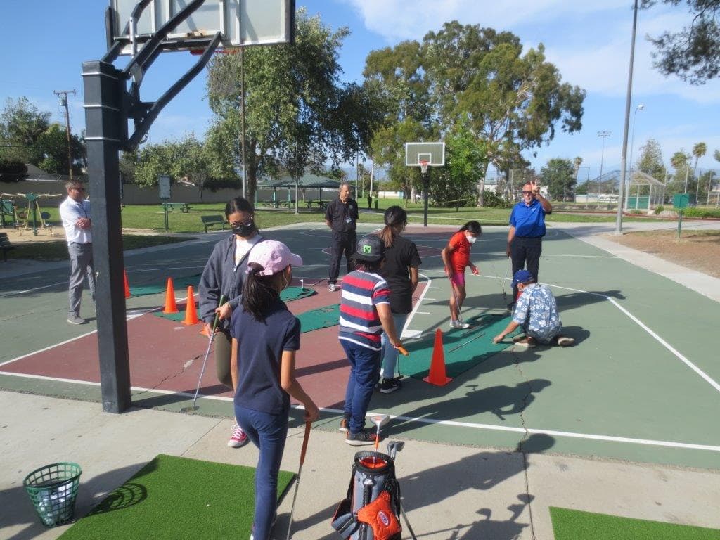 Para más información sobre las clases puedes escribir al contractclasses@parks.lacounty.gov.